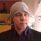 Werner Toonk met hoofddoek